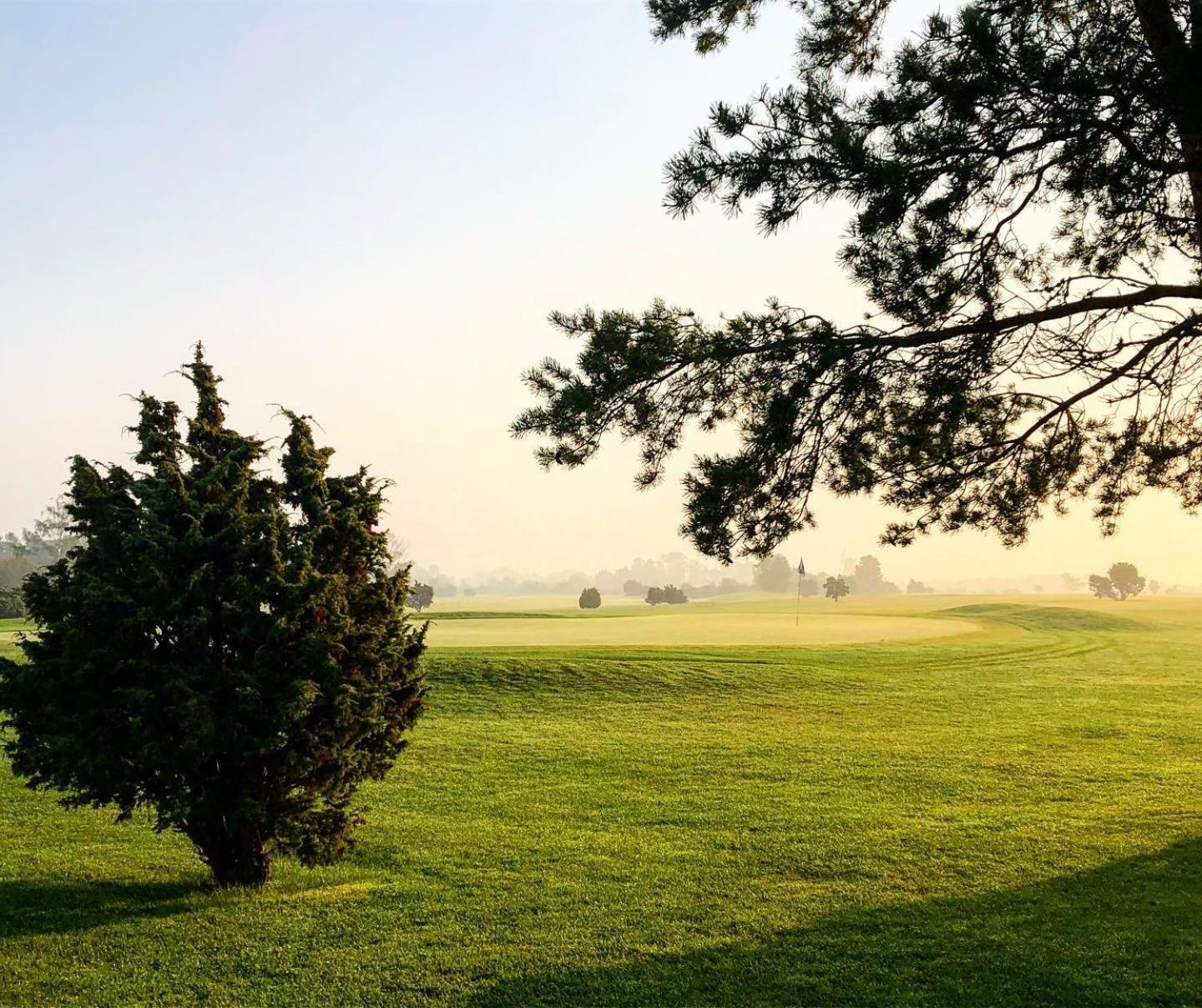 Naer Golfklubb Stugbyn Hotel Ljugarn ภายนอก รูปภาพ