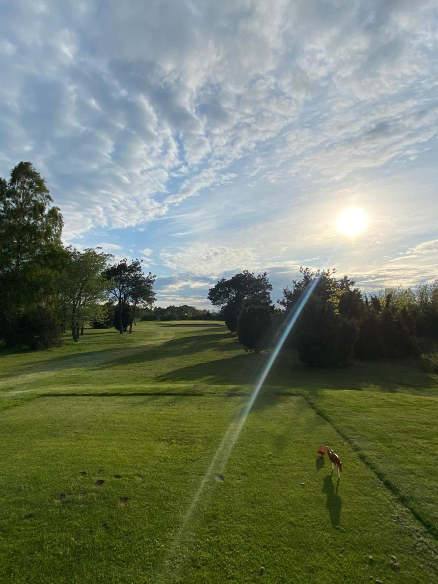 Naer Golfklubb Stugbyn Hotel Ljugarn ภายนอก รูปภาพ